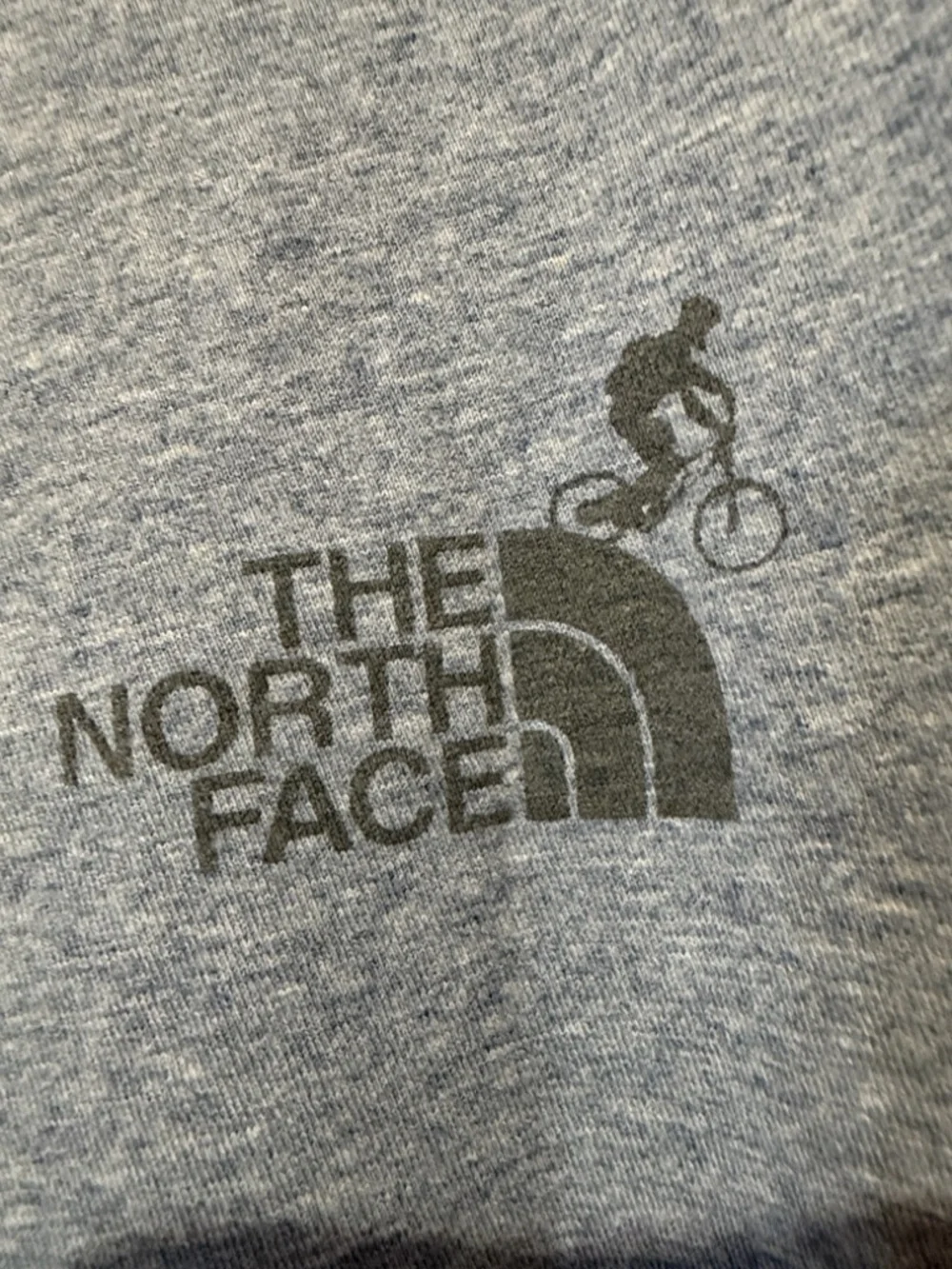 The North Face Men's Heather Grey  Short Sleeve Crew Tee -Size Large - like new
